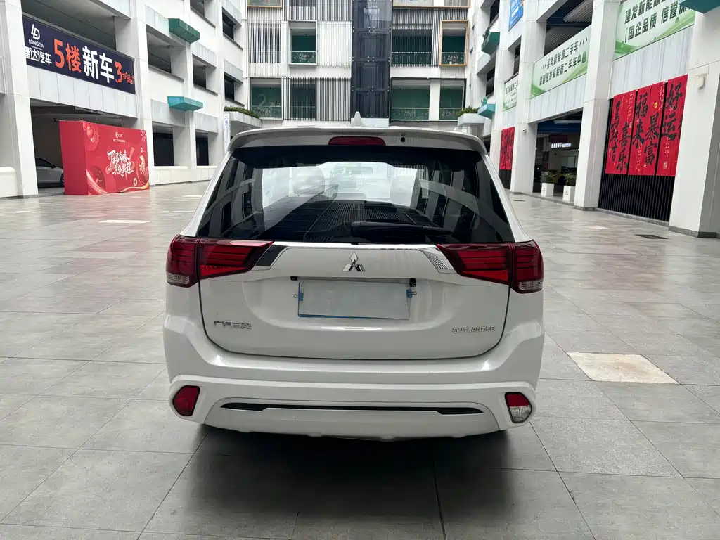 MITSUBISHI OUTLANDER