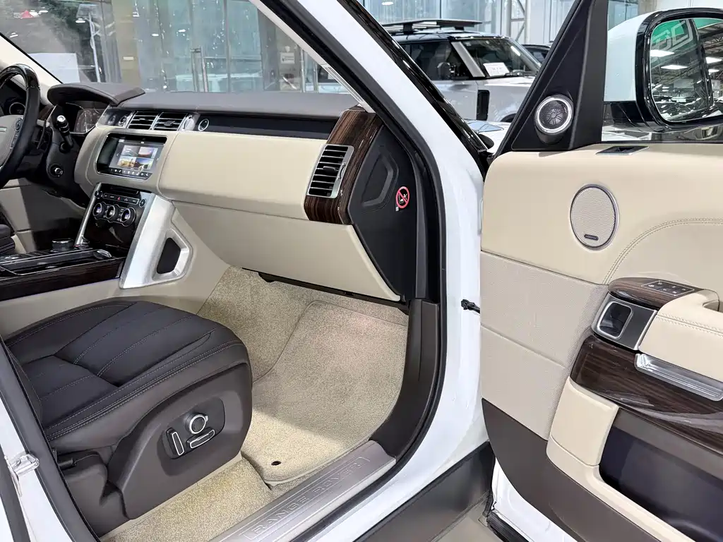 Land Rover Range Rover — миниатюра 23