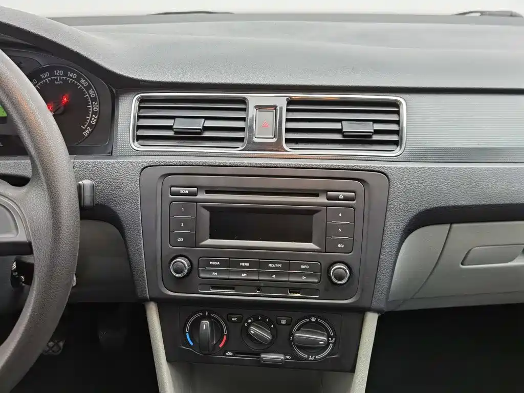 Skoda Rapid — миниатюра 12