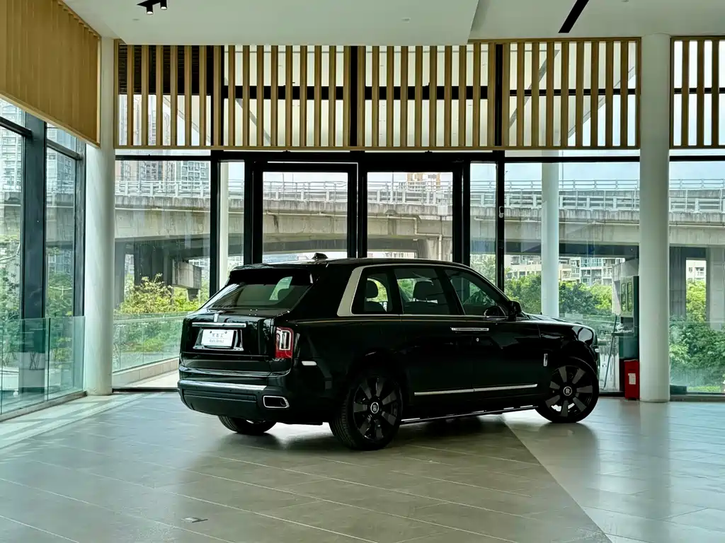 Rolls-Royce Cullinan — миниатюра 3