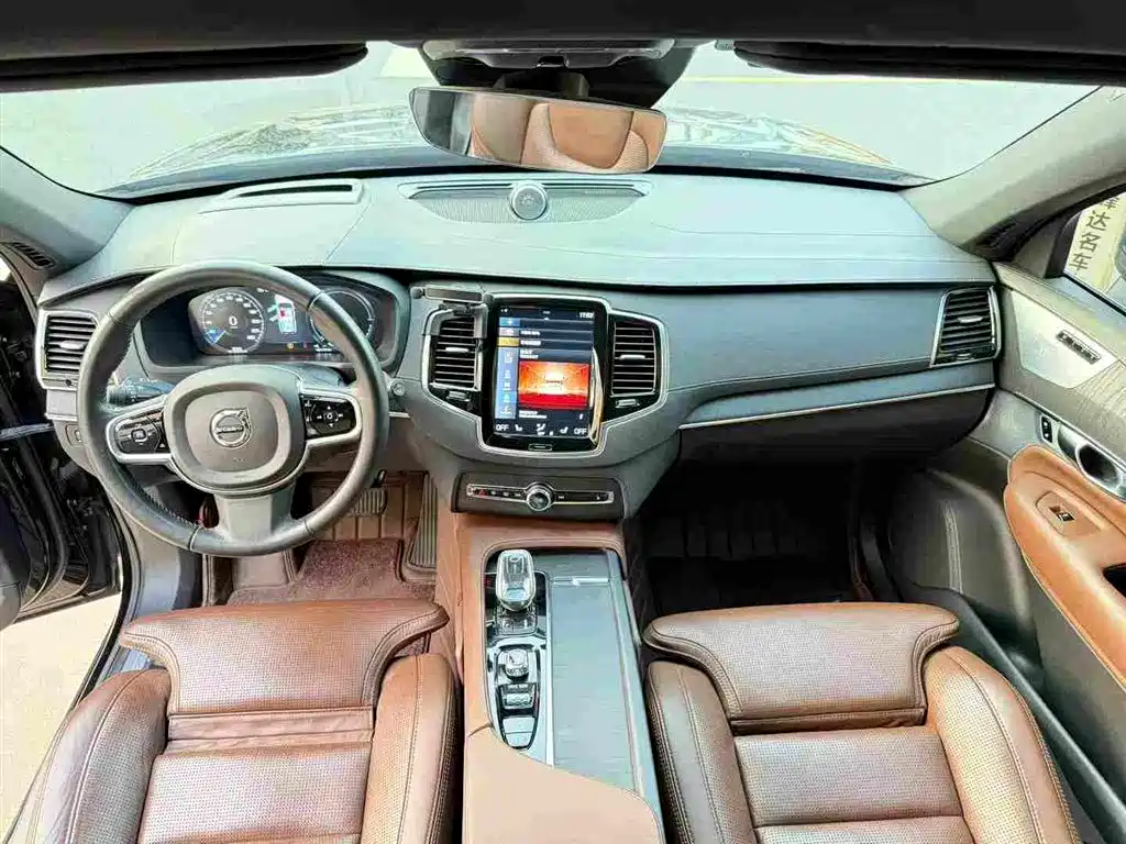 Volvo XC90 PHEV — миниатюра 5