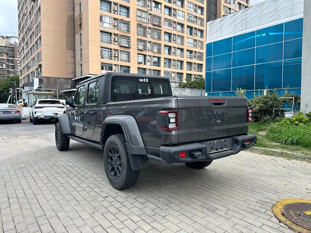 Jeep Gladiator — миниатюра 9
