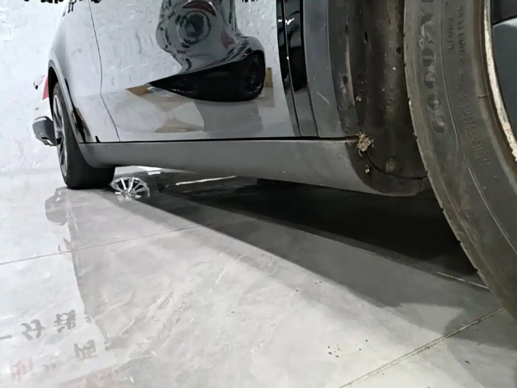 Tesla Model Y — миниатюра 21
