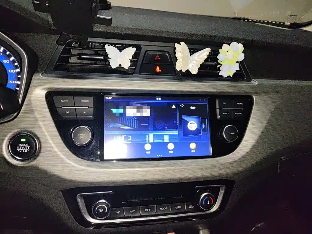 Geely Vision X3 — миниатюра 10