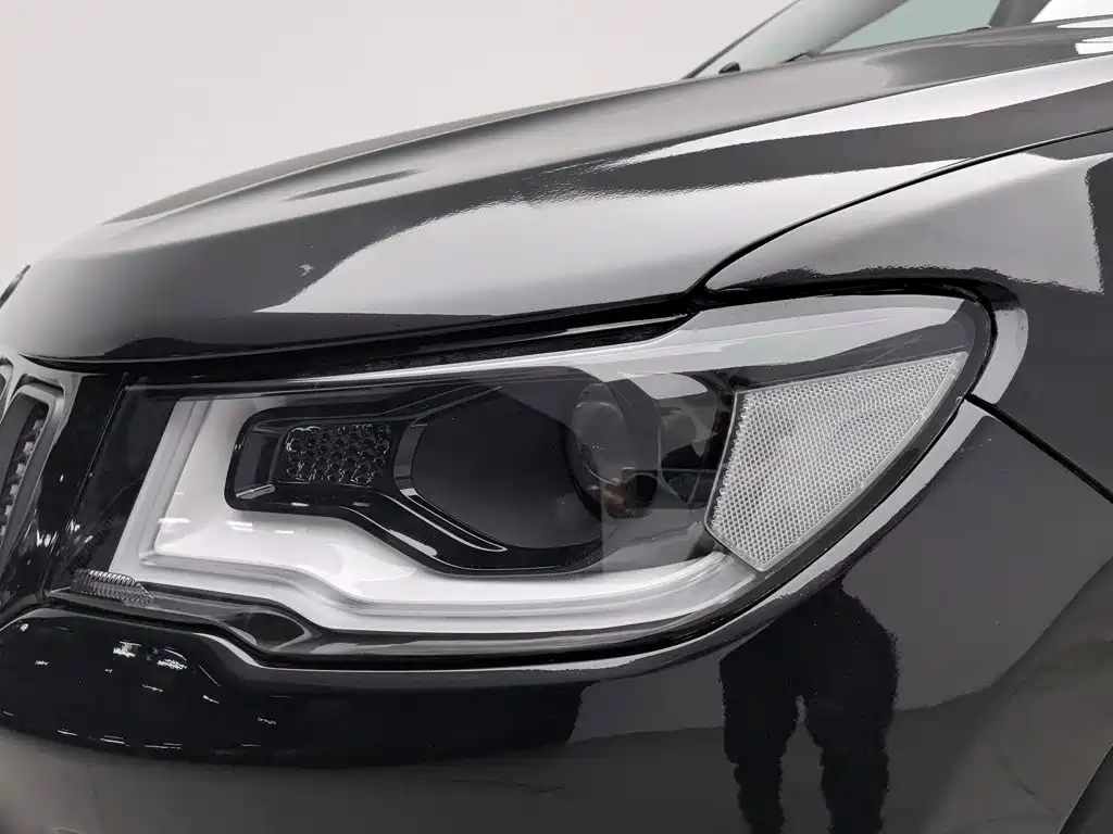 Jeep Compass — миниатюра 7