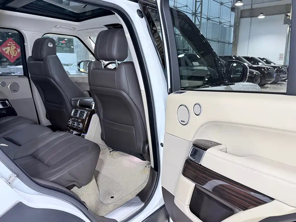 Land Rover Range Rover — миниатюра 24