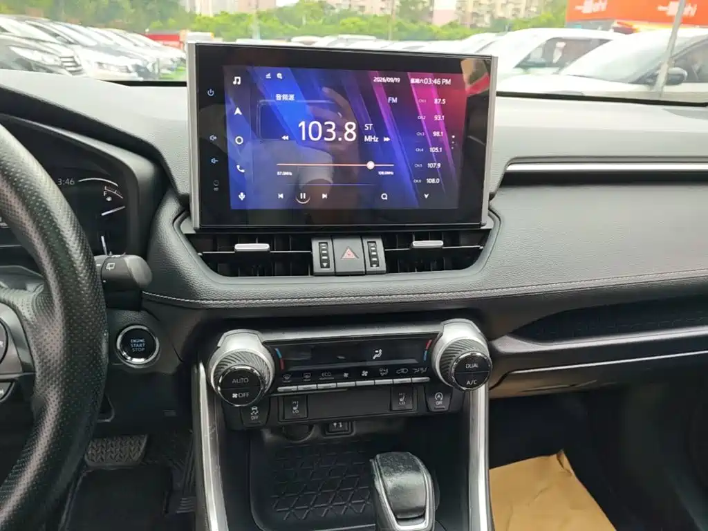 Toyota RAV4 — миниатюра 13