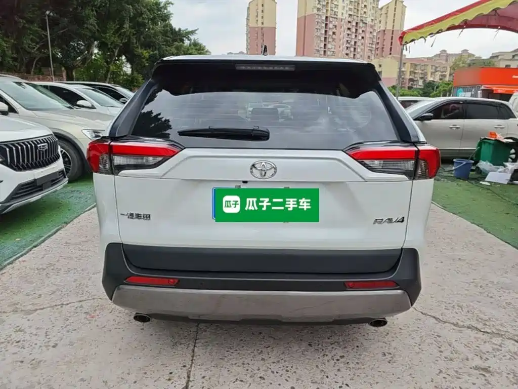 Toyota RAV4 — миниатюра 6