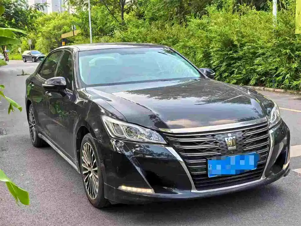 Toyota Crown — миниатюра 3