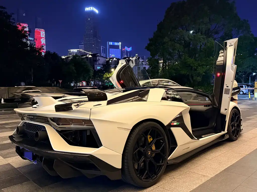 Lamborghini Aventador — миниатюра 7