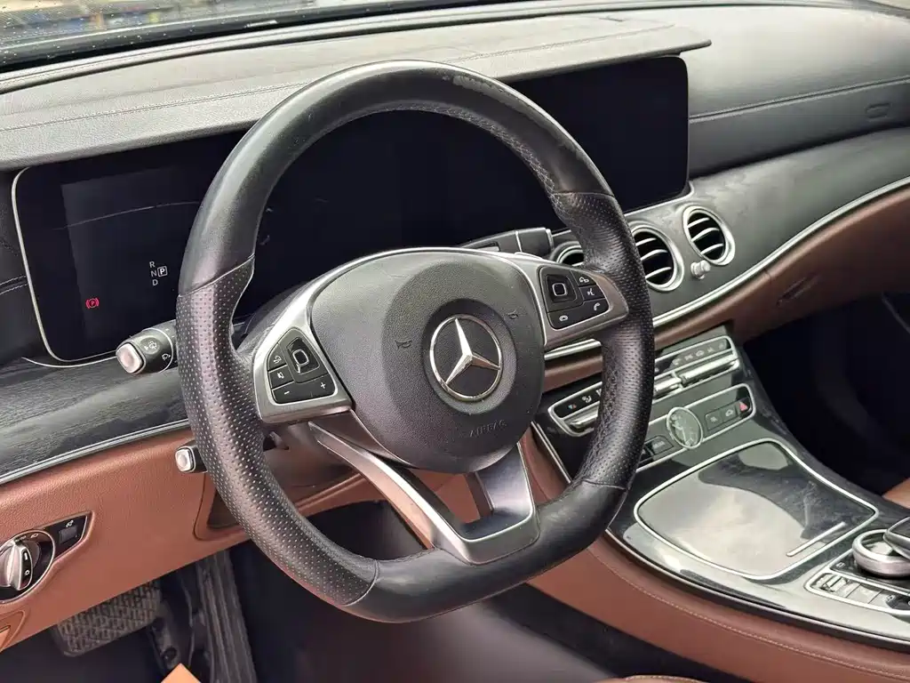 Mercedes-Benz E-Class — миниатюра 4