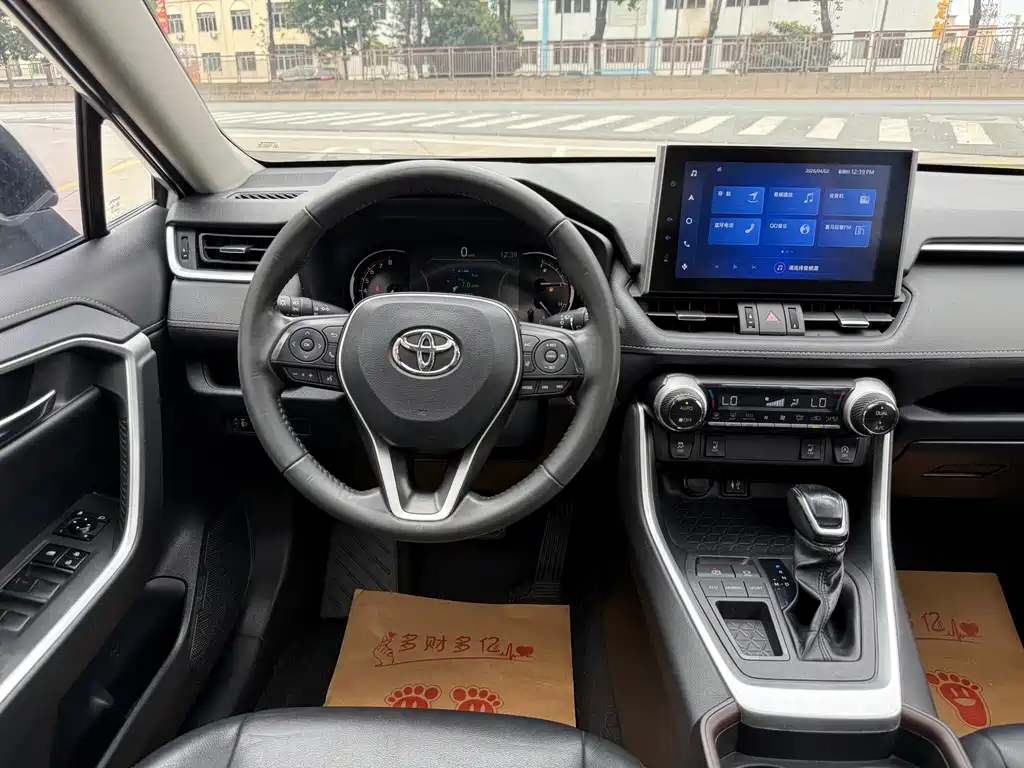 Toyota RAV4 — миниатюра 5