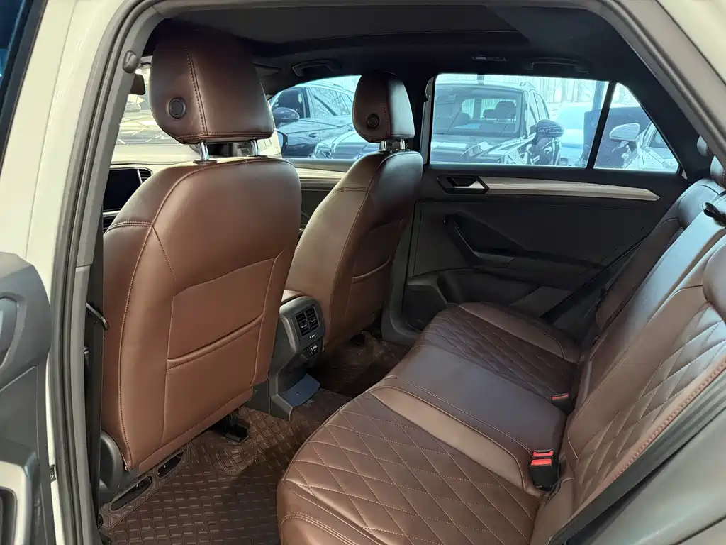 VOLKSWAGEN T ROC EXPLORING SONGS