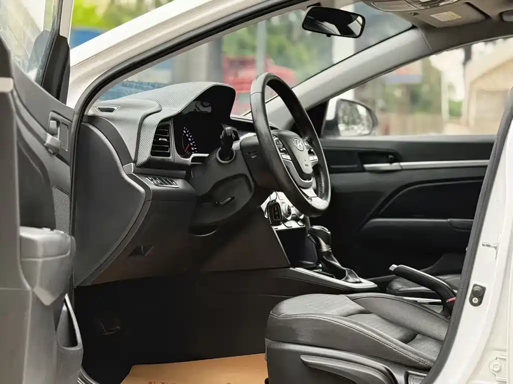 Hyundai Elantra — миниатюра 4