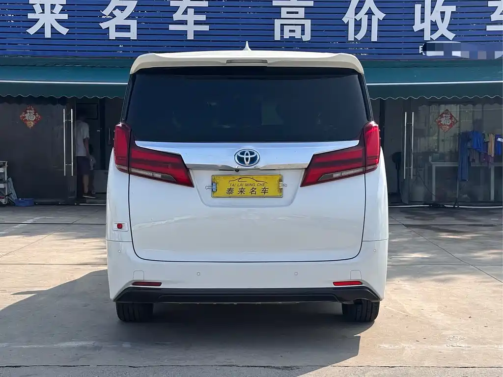 Toyota Alphard — миниатюра 10