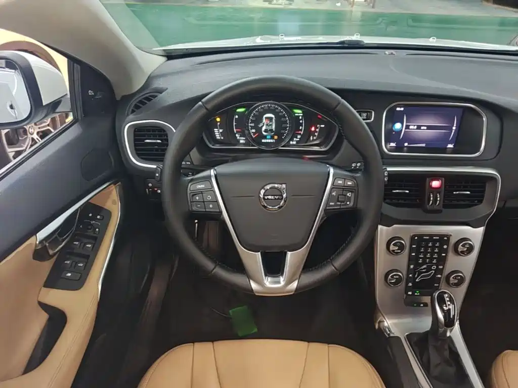 Volvo V40 — миниатюра 7