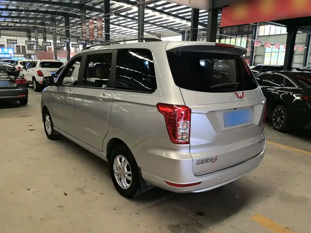 Wuling Hongguang — миниатюра 5
