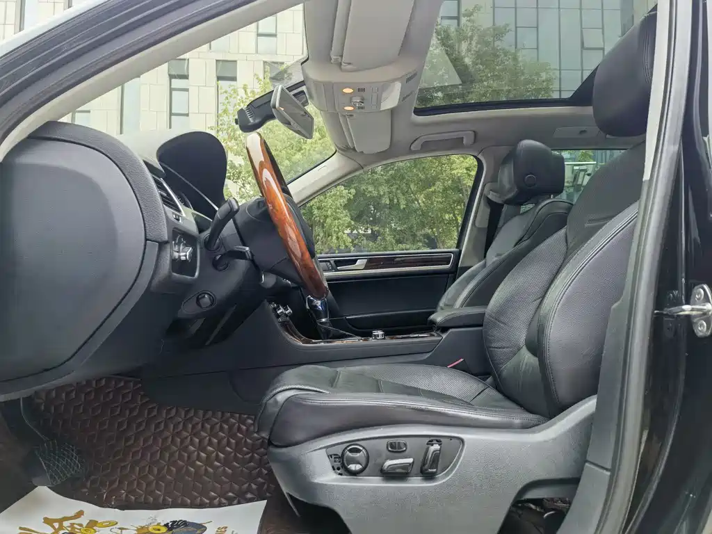 Volkswagen Touareg — миниатюра 9