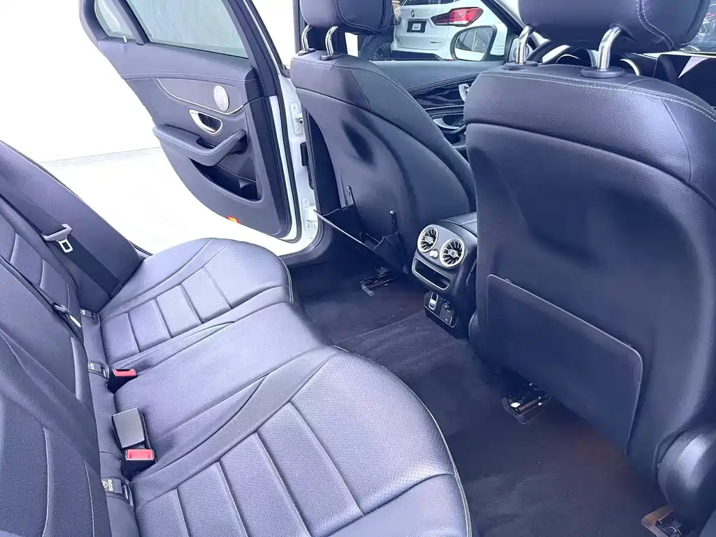 Mercedes-Benz C-Class — миниатюра 8