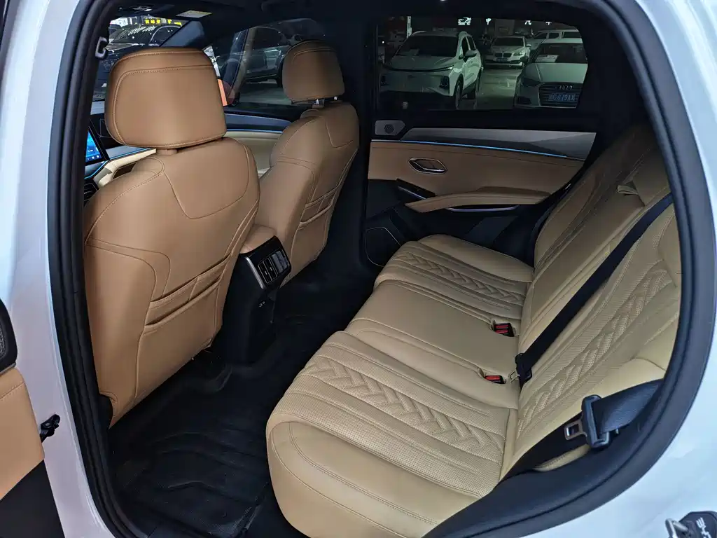 BYD L DM-i — миниатюра 8