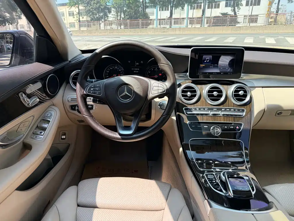 Mercedes-Benz C-Class — миниатюра 9