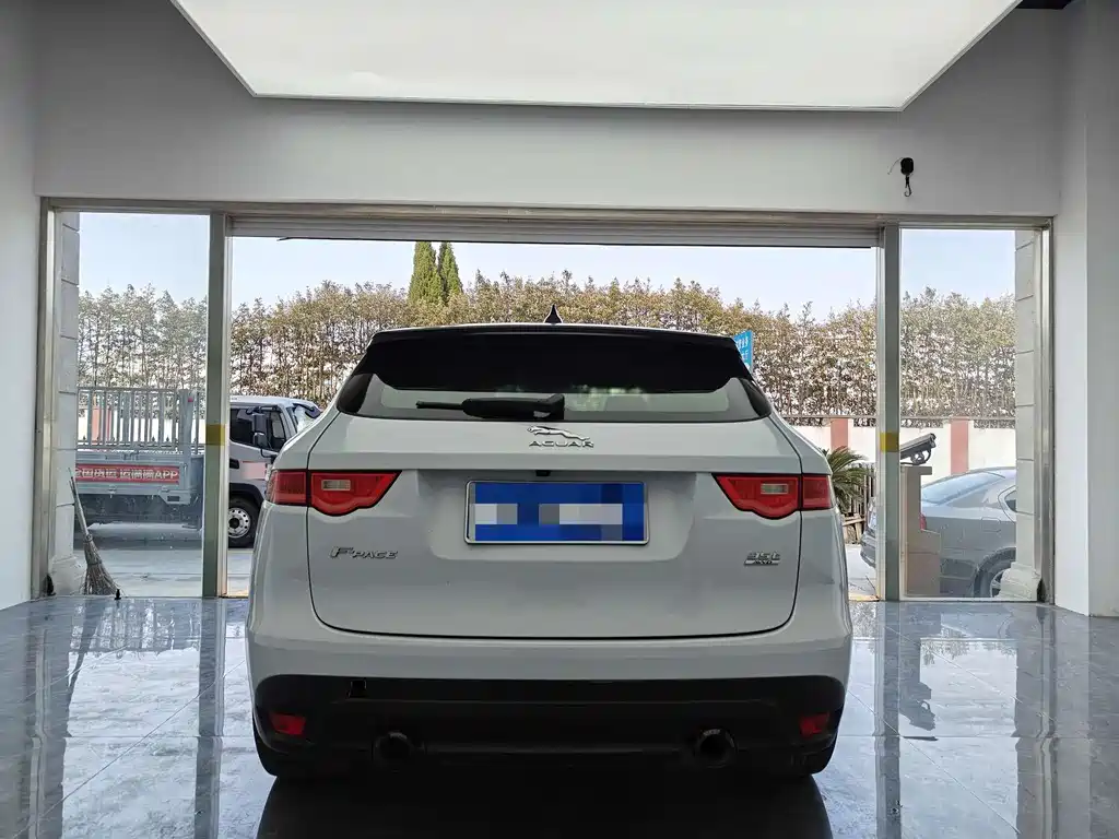 Jaguar F-PACE — миниатюра 5