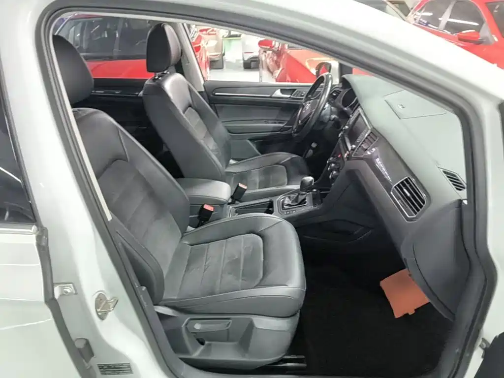 Volkswagen Golf Sportsvan — миниатюра 25