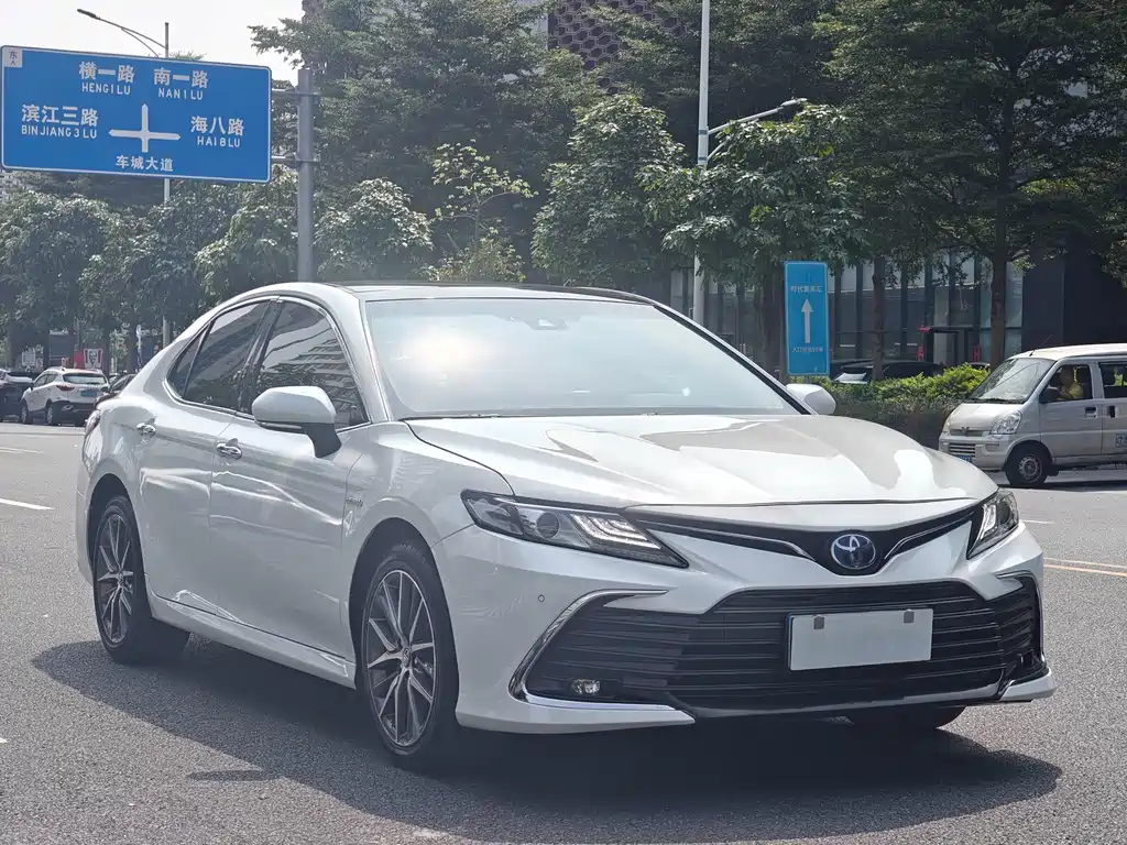 Toyota Camry — миниатюра 3