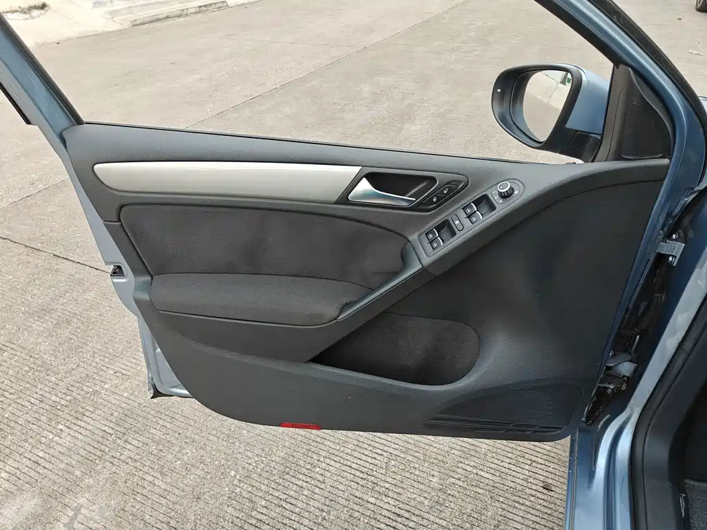 Volkswagen Golf — миниатюра 25