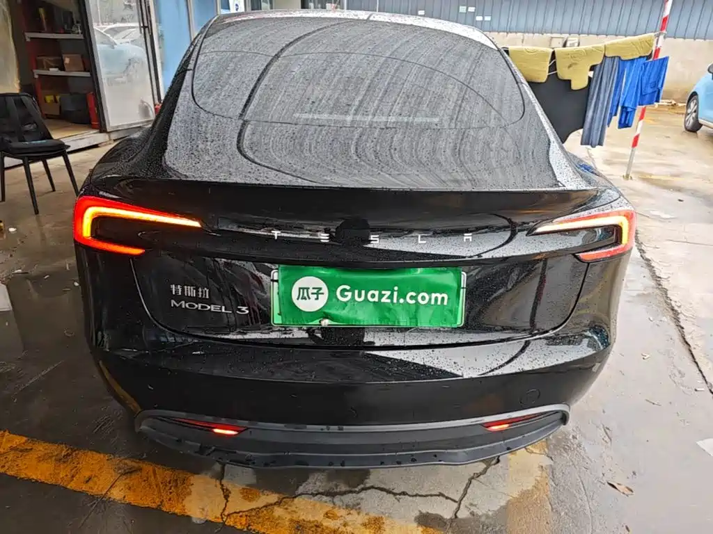 Tesla Model 3 — миниатюра 6
