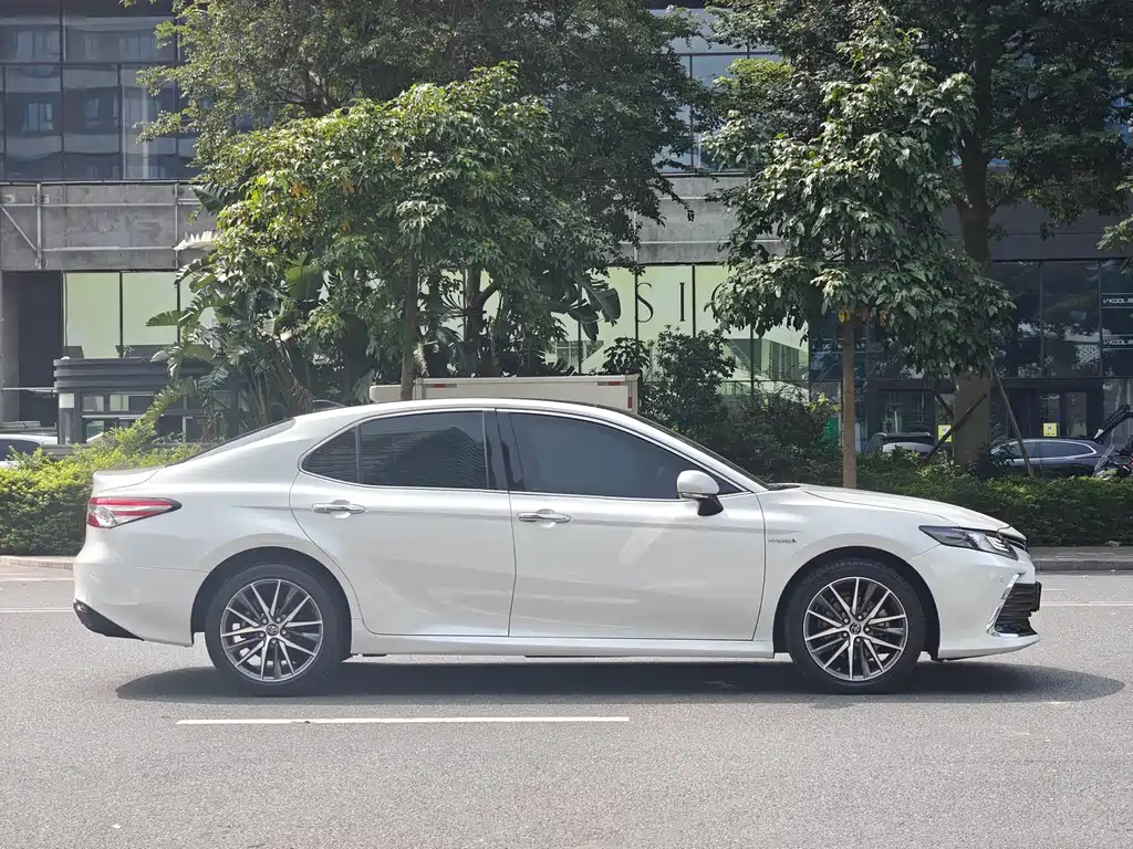 Toyota Camry — миниатюра 4