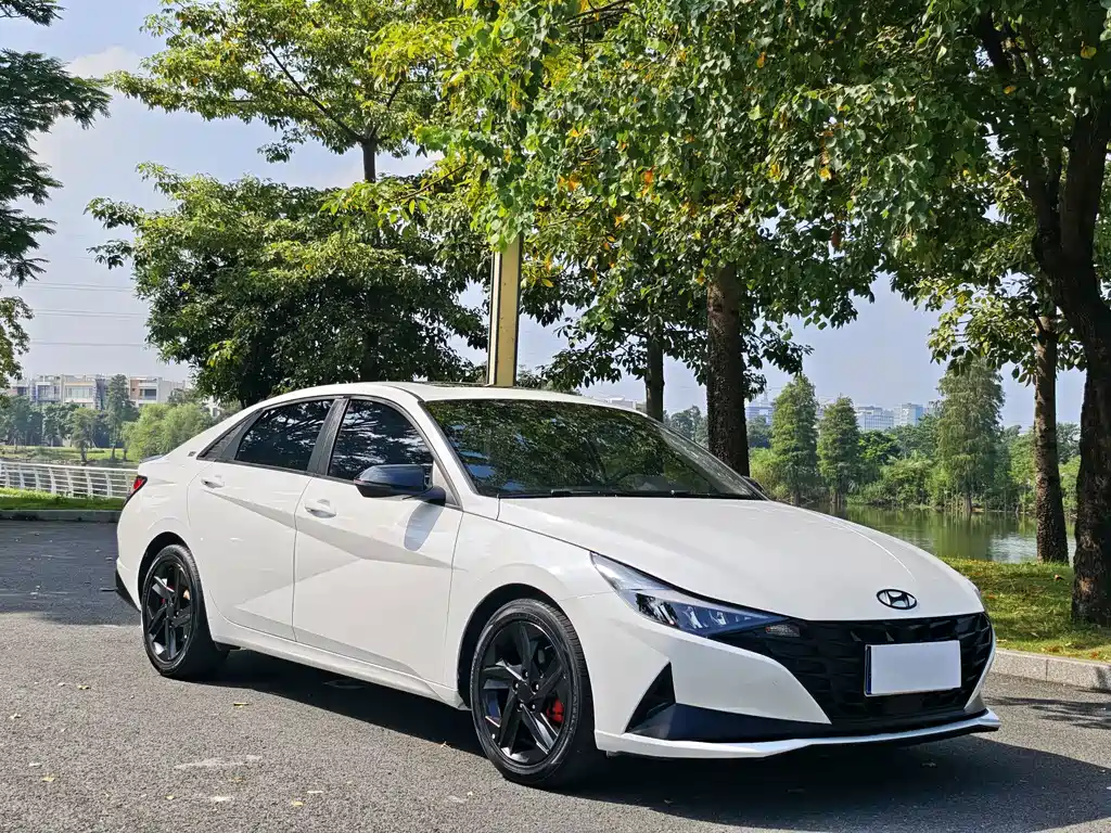 Hyundai Elantra — миниатюра 3