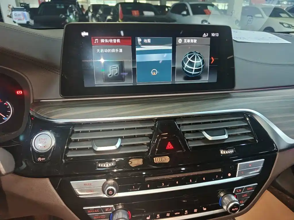 BMW 5 Series — миниатюра 13