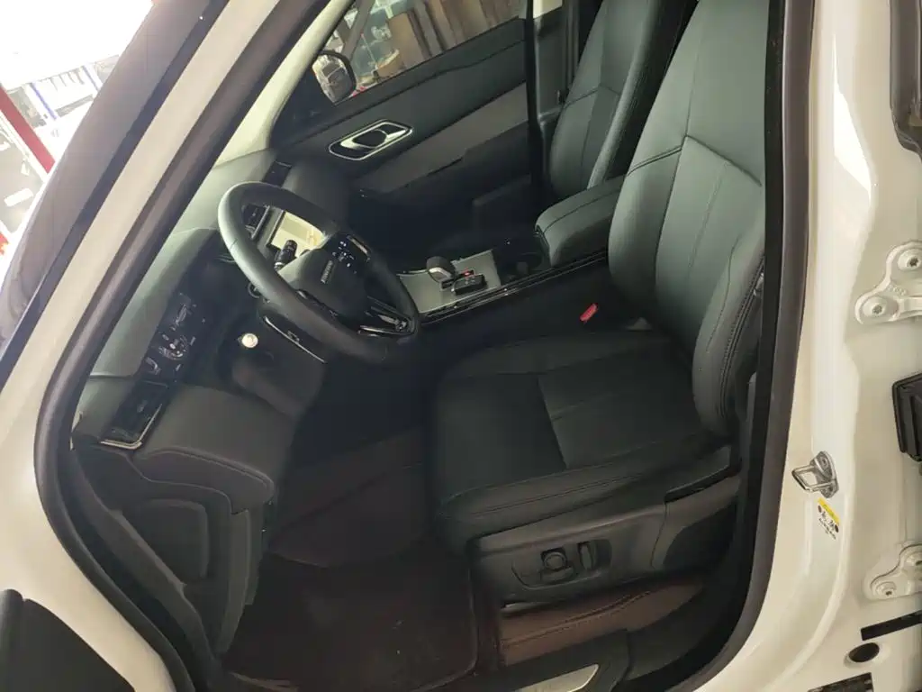 Land Rover Velar — миниатюра 15