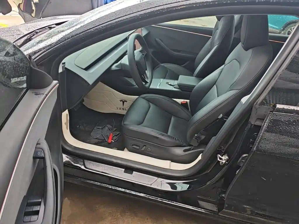 Tesla Model 3 — миниатюра 16