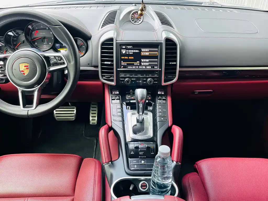 Porsche Cayenne — миниатюра 5