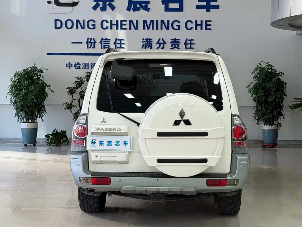 Mitsubishi Pajero — миниатюра 8