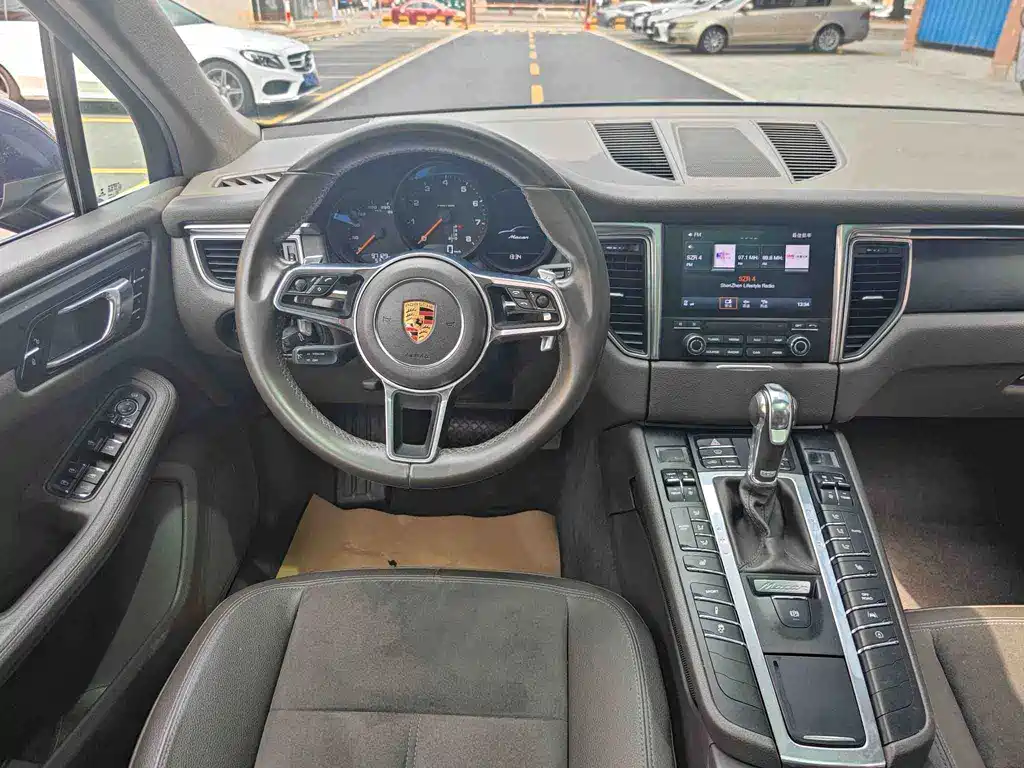 Porsche Macan — миниатюра 13