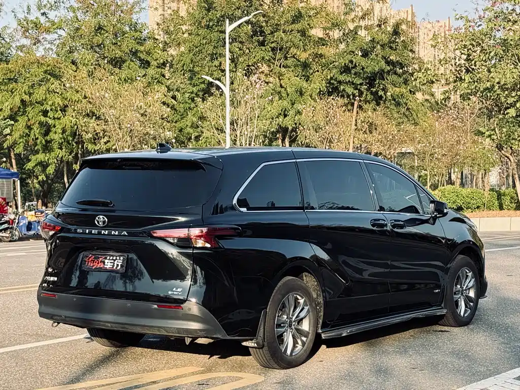 TOYOTA SIENNA