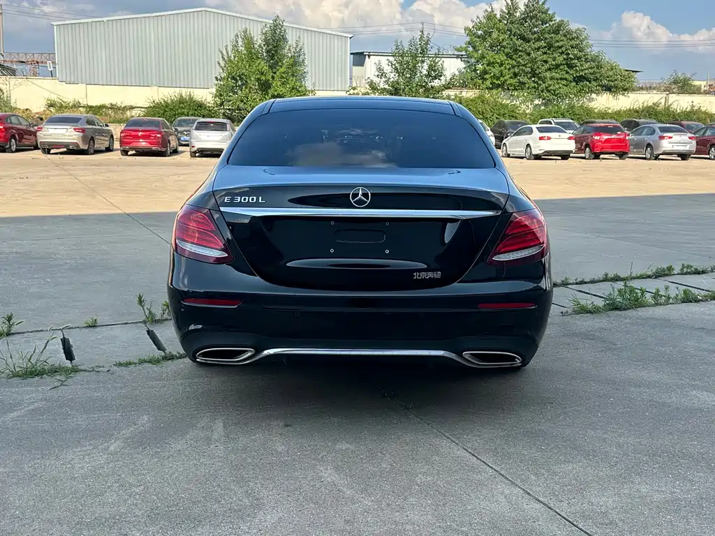 Mercedes-Benz E-Class — миниатюра 11