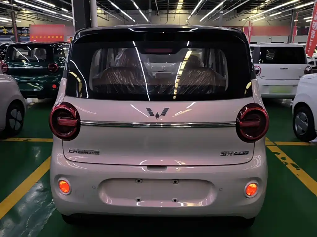 Wuling MINIEV — миниатюра 6
