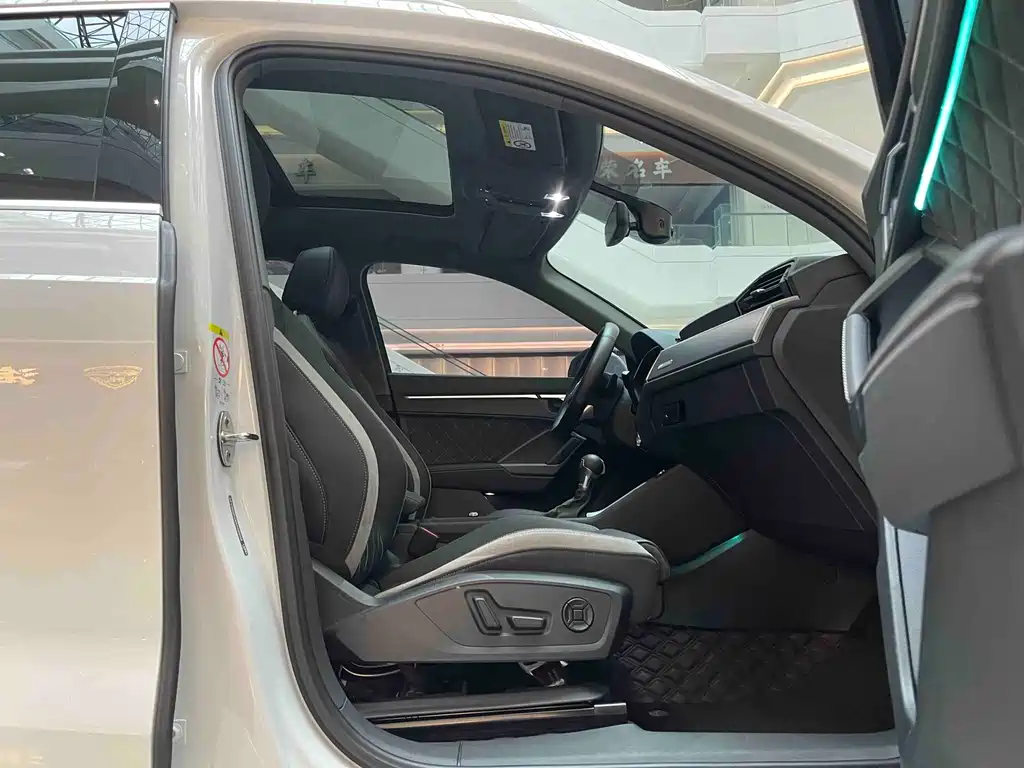 Audi Q3 — миниатюра 12