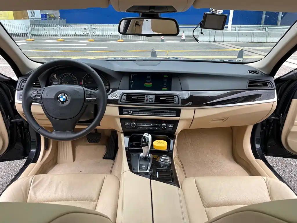 BMW 5 Series — миниатюра 9