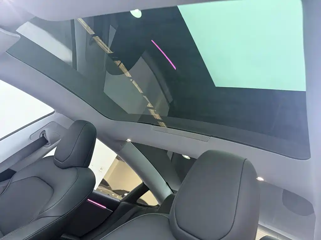 Tesla Model 3 — миниатюра 18