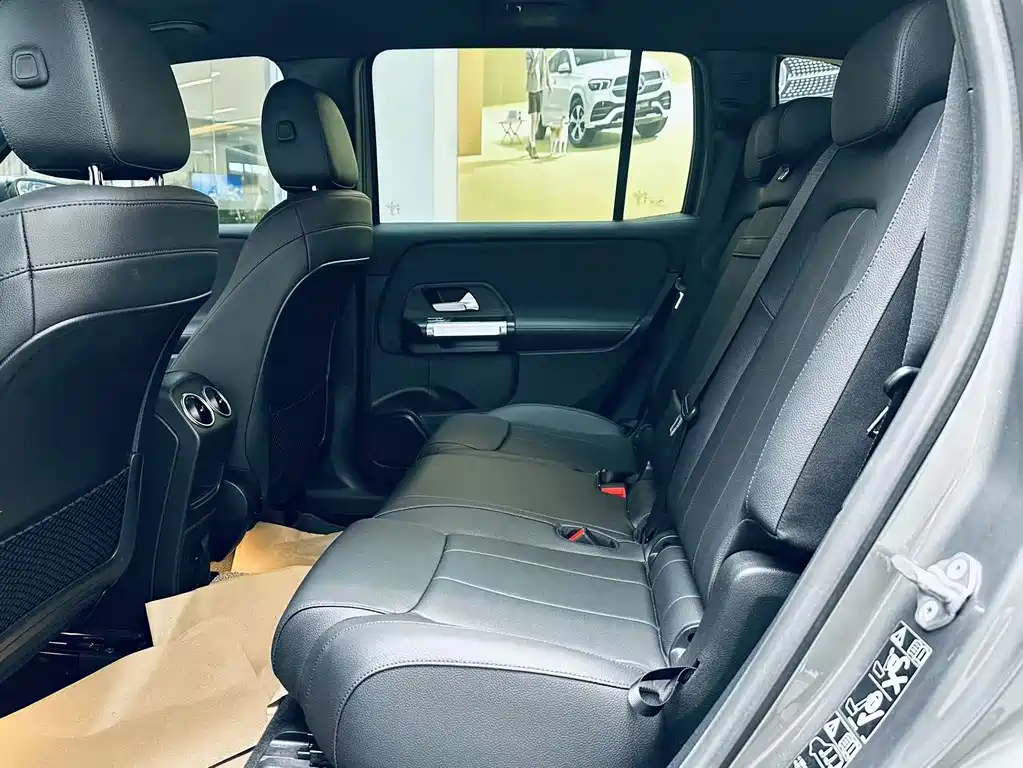 Mercedes-Benz GLB — миниатюра 10