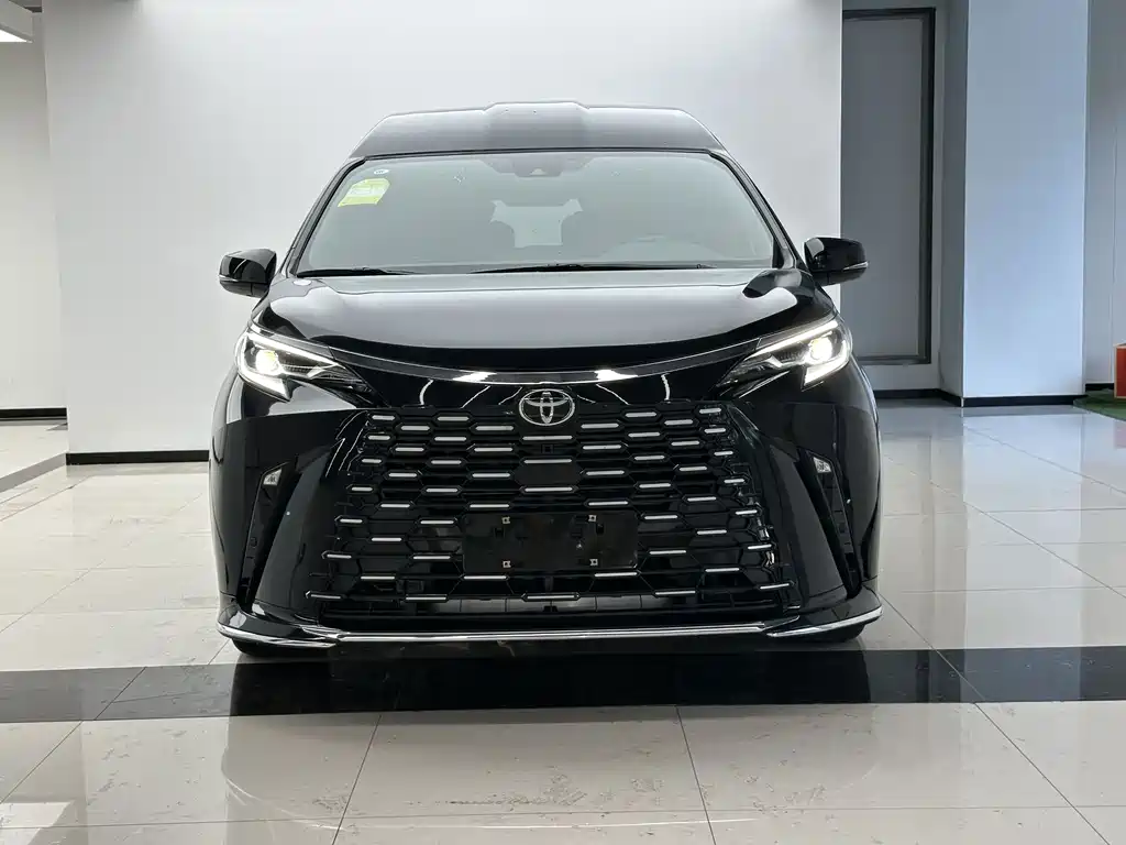 Toyota Sienna — миниатюра 2