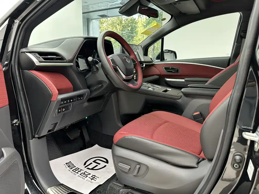 Toyota Sienna — миниатюра 24