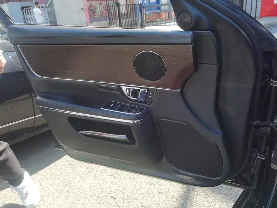 Jaguar XJ — миниатюра 7