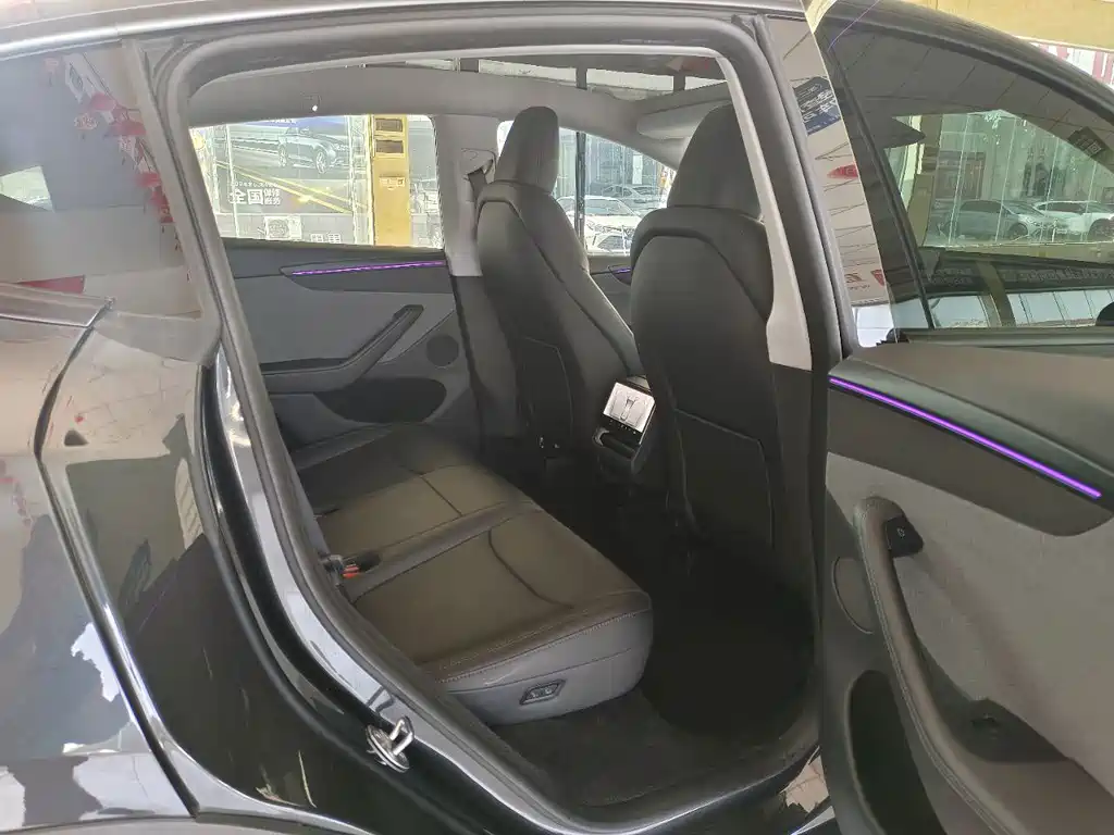 Tesla Model Y — миниатюра 20