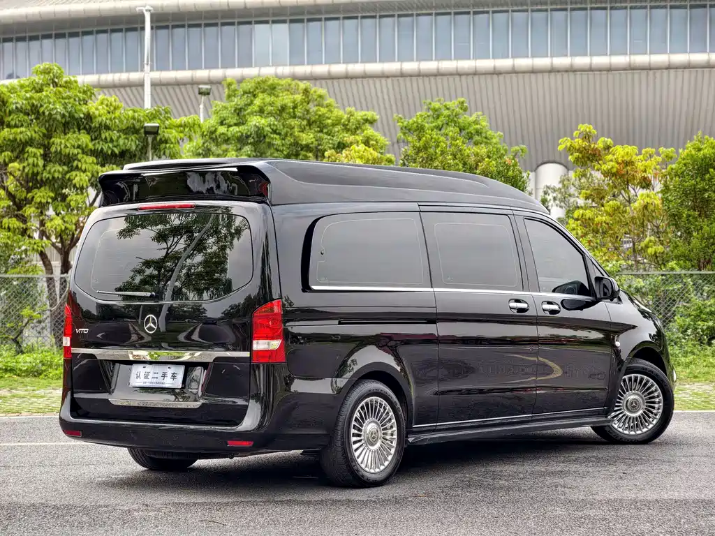 Mercedes-Benz Vito 2024 2.0T Elite 7 мест